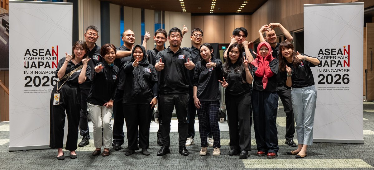 ASEAN CAREER FAIR with JAPAN 2026の会場に集まった多国籍の運営メンバー